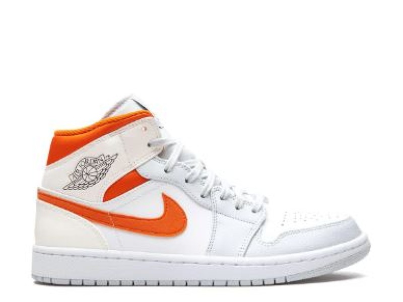 Nike Air Jordan 1 Mid amarillas con blanco y logo negro.