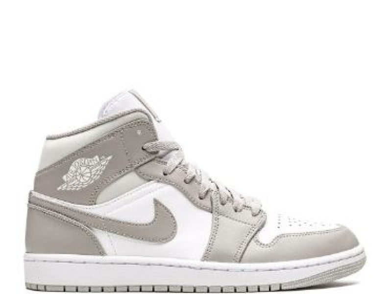 Nike Air Jordan 1 Mid amarillas y logo negro.