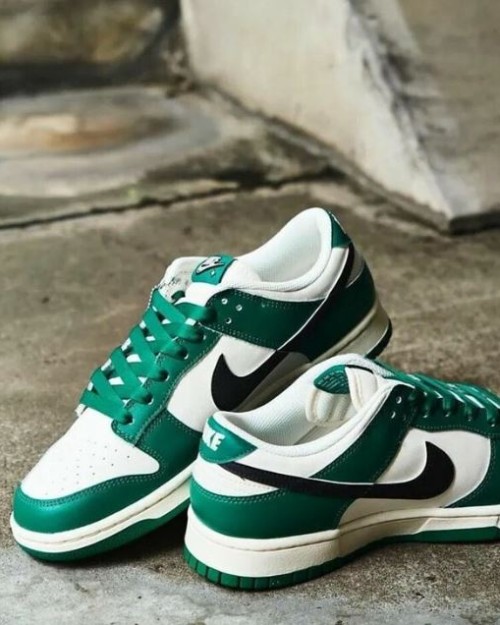 Nike SB Dunk Low verdes con blanco y logo negro - Tienda del Oso | Tienda de Zapatillas 